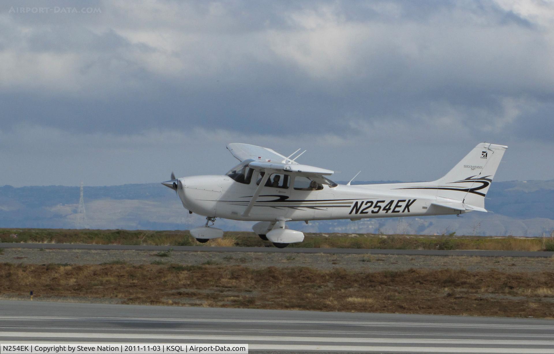 N254EK, Cessna 172S Skyhawk SP C/N 172S11119, 2011 Cessna 172S nearing touchdown at San Carlos, CA