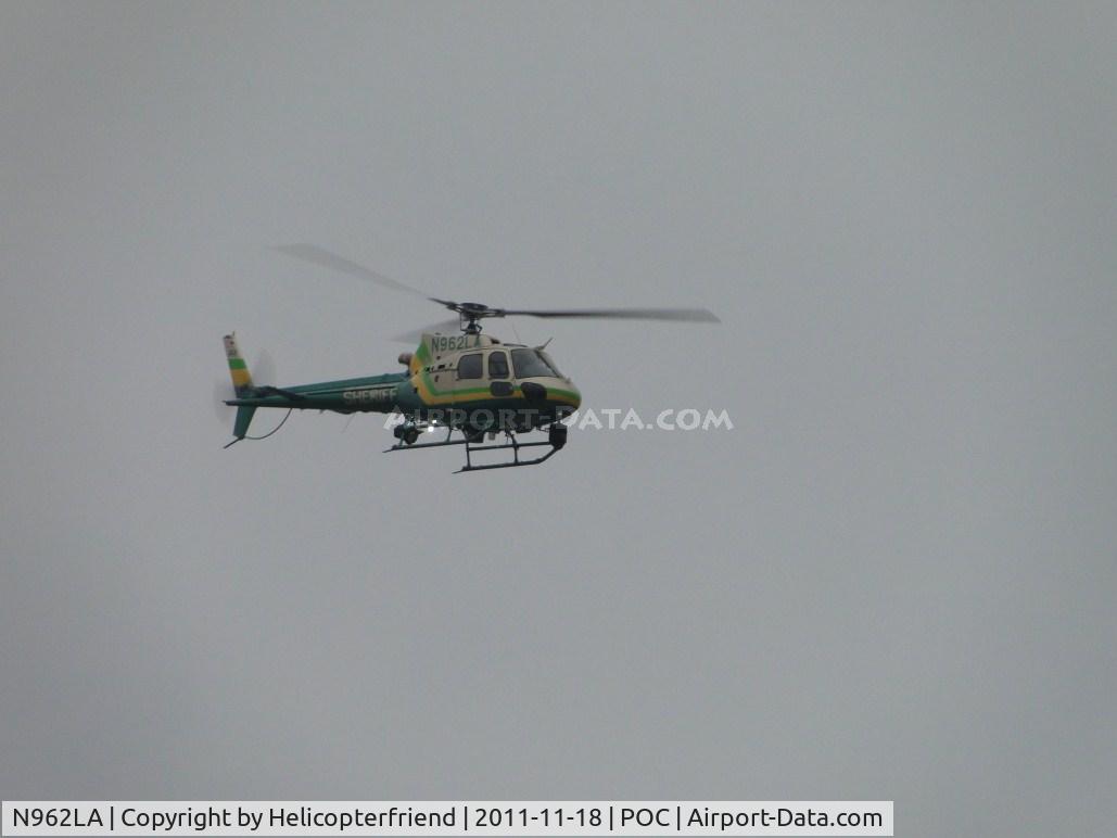 N962LA, Eurocopter AS-350B-2 Ecureuil Ecureuil C/N 7009, Just lifted off from the area of the downed Mooney at the LA County Fairplex