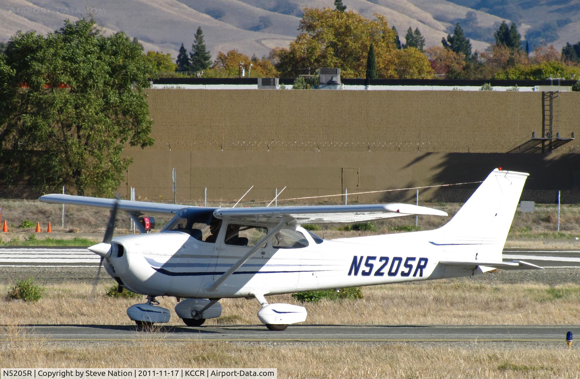 N5205R, 1974 Cessna 172M C/N 17263422, Locally-based Valley Pilots Flying Club 1974 Cessna 172M taxis for RWY 19L at Buchanan Field