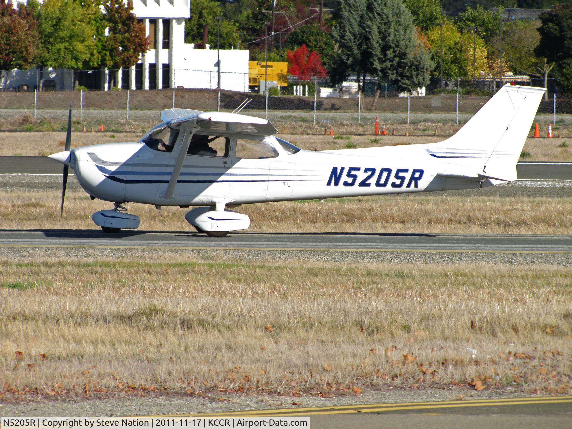 N5205R, 1974 Cessna 172M C/N 17263422, Locally-based Valley Pilots Flying Club 1974 Cessna 172M taxis for RWY 19L at Buchanan Field