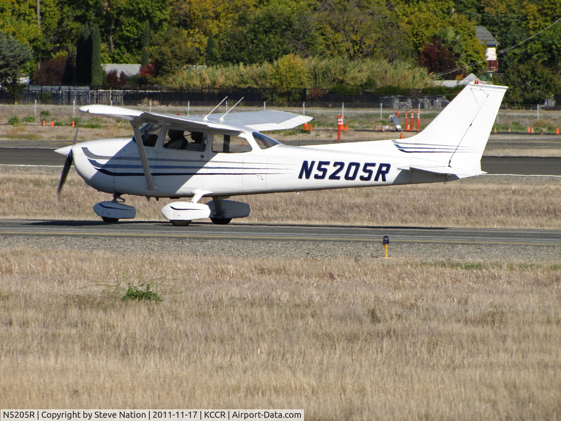 N5205R, 1974 Cessna 172M C/N 17263422, Locally-based Valley Pilots Flying Club 1974 Cessna 172M taxis for RWY 19L at Buchanan Field