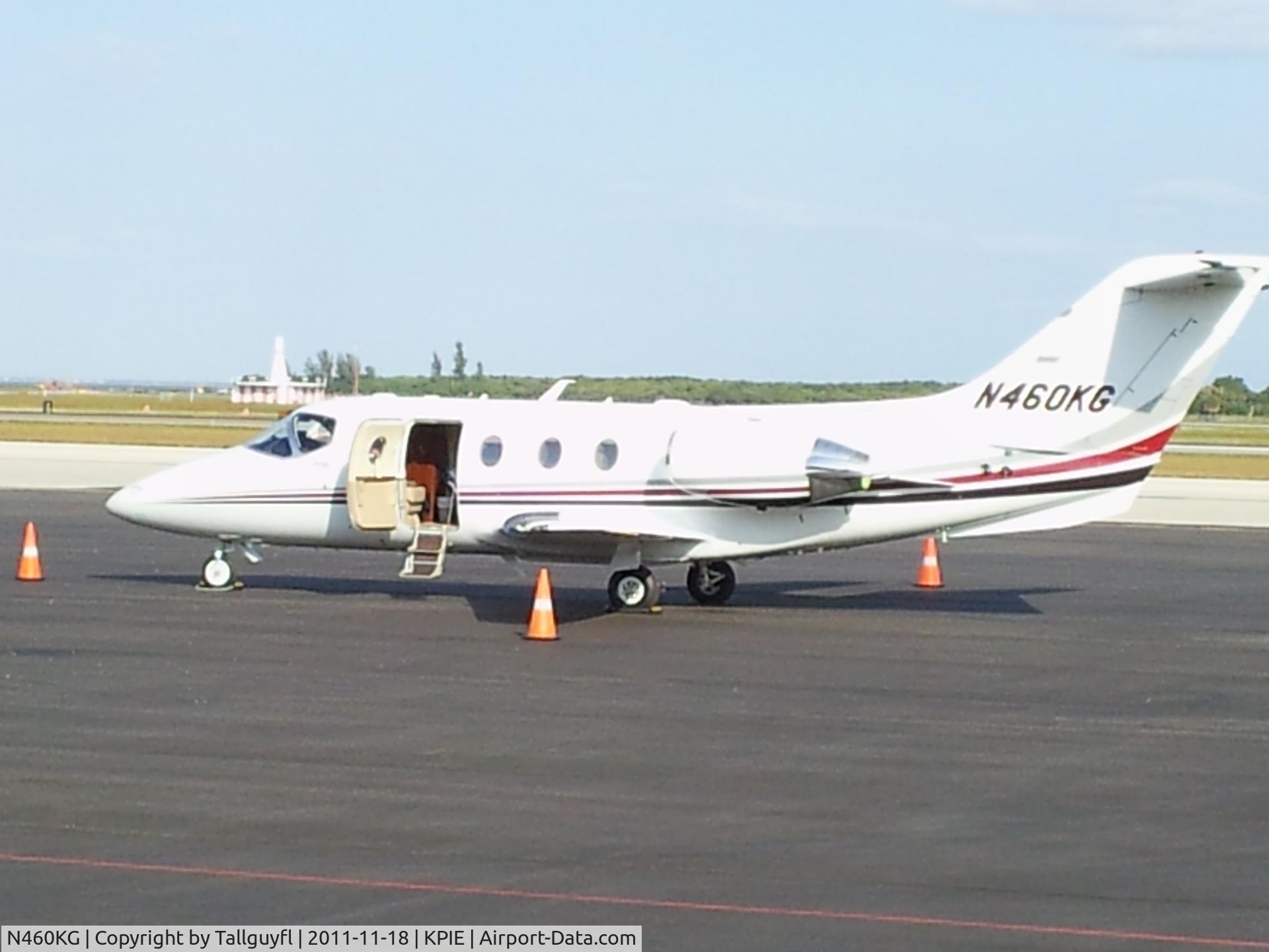 N460KG, 2006 Raytheon Aircraft Company 400A C/N RK-460, Waiting for passengers