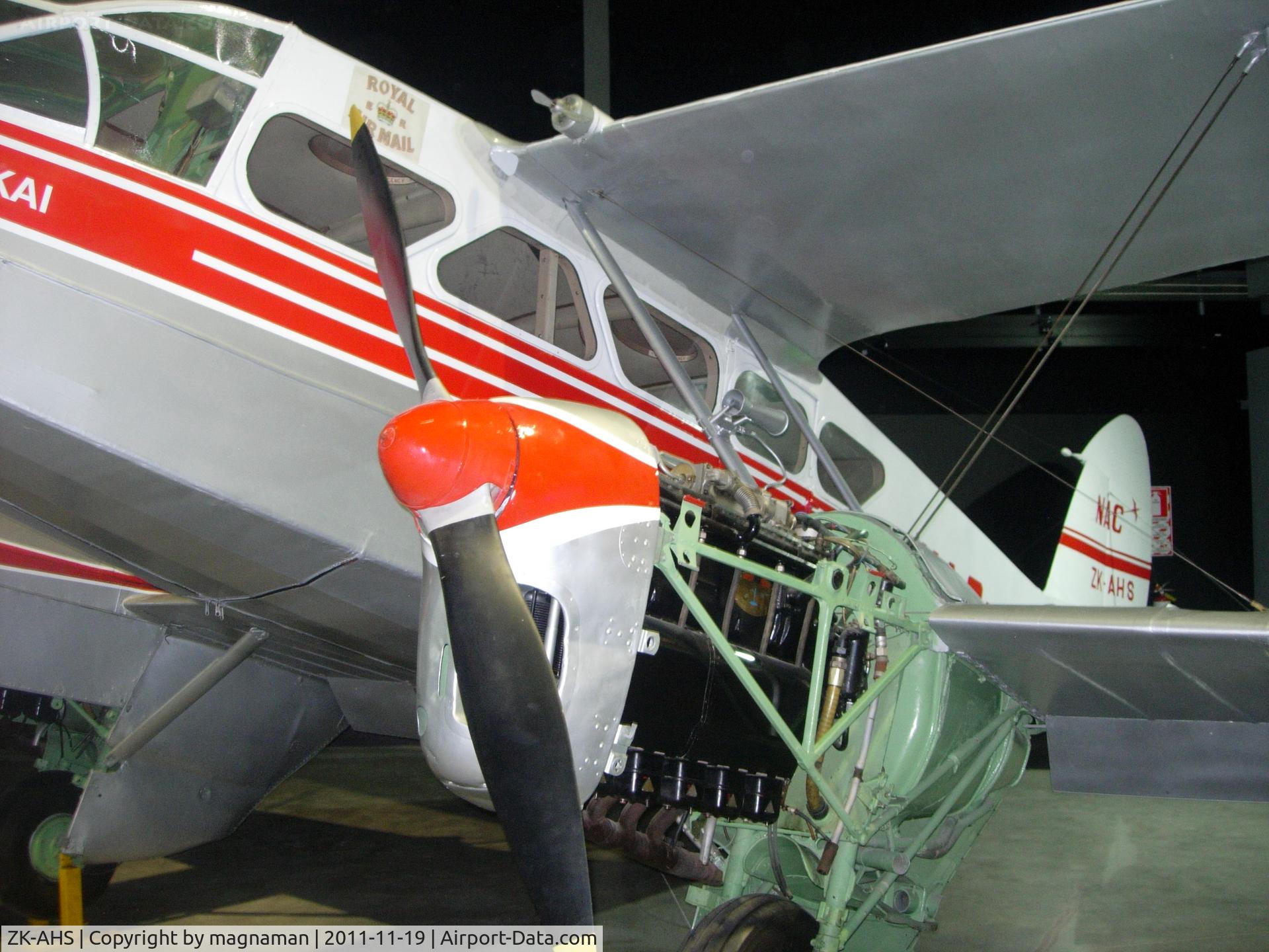 ZK-AHS, De Havilland DH-89A Dragon Rapide C/N 6423, Engine open
