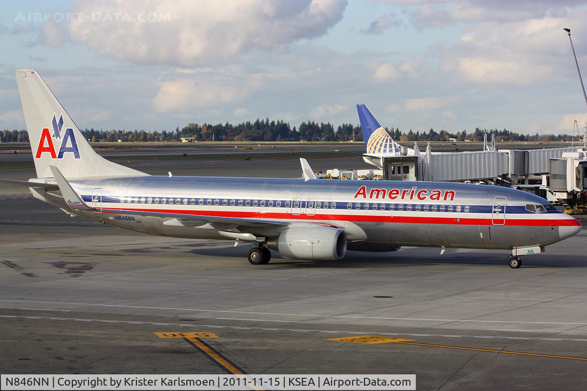 N846NN, 2010 Boeing 737-823 C/N 31101, Taxii to gate.