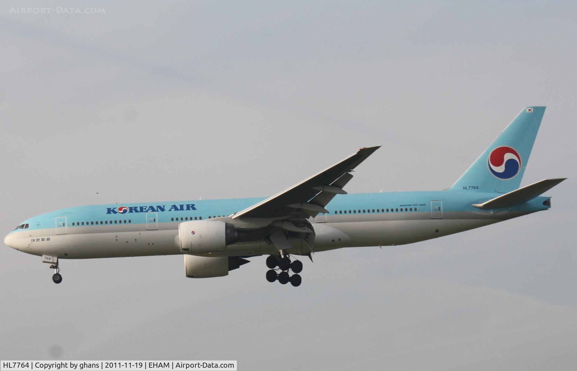 HL7764, 2007 Boeing 777-2B5/ER C/N 34214, Landing 18R