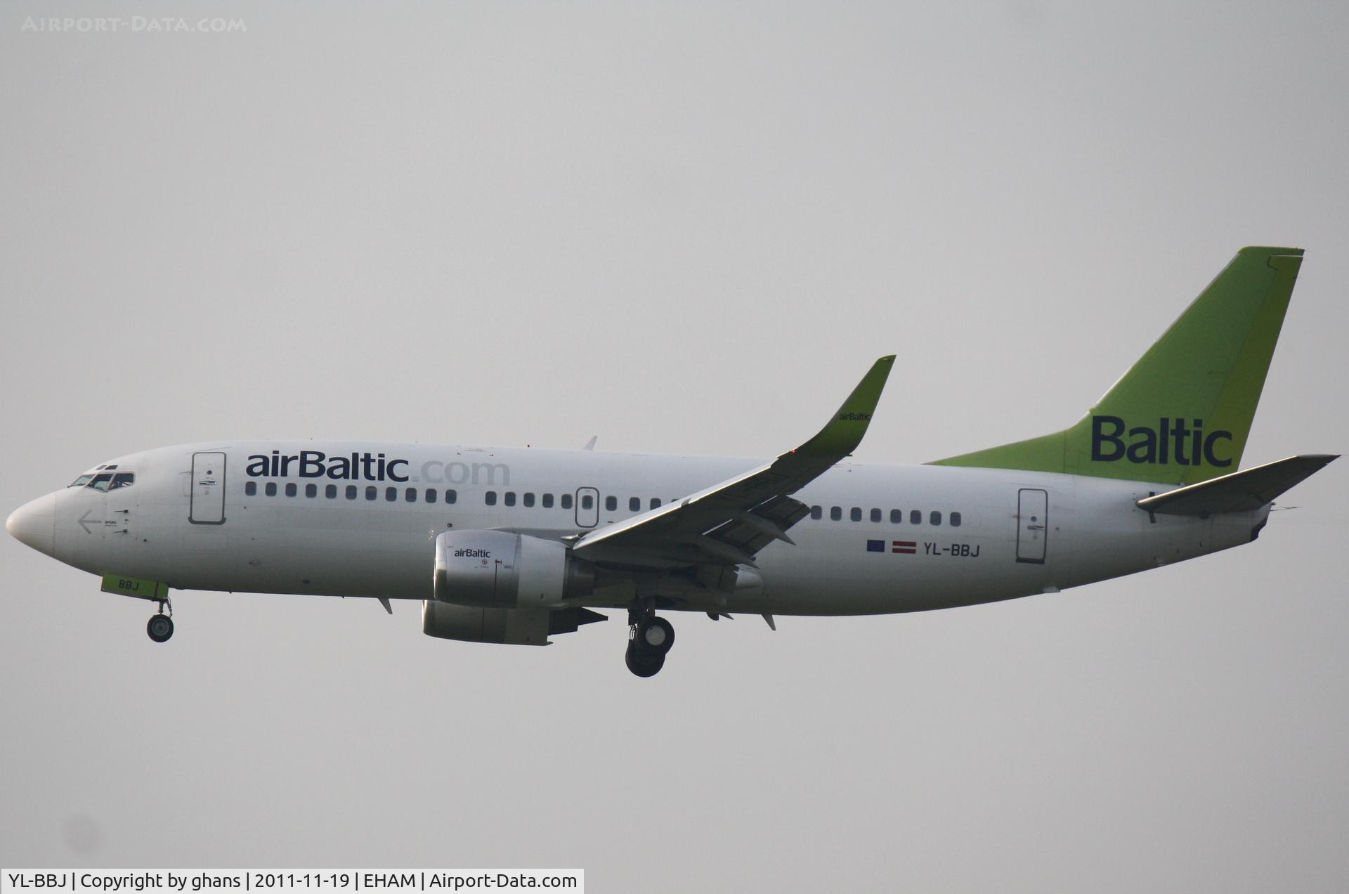 YL-BBJ, 1999 Boeing 737-33Q C/N 30333, Landing 18R