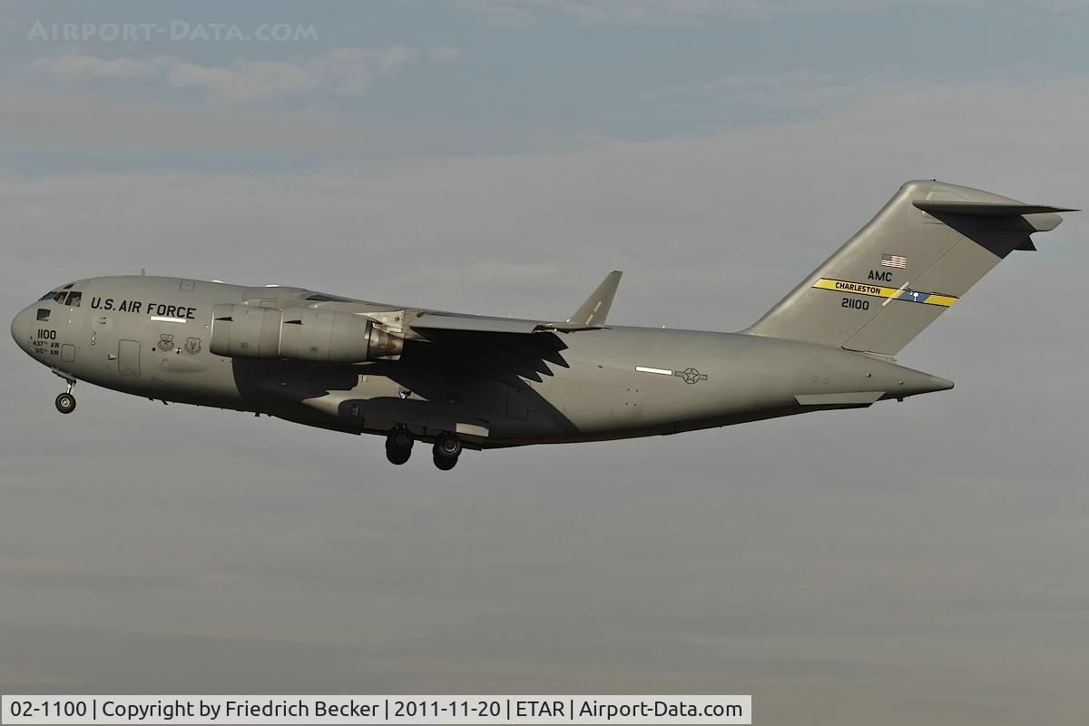 02-1100, 2002 Boeing C-17A Globemaster III C/N P-100, approach RW26