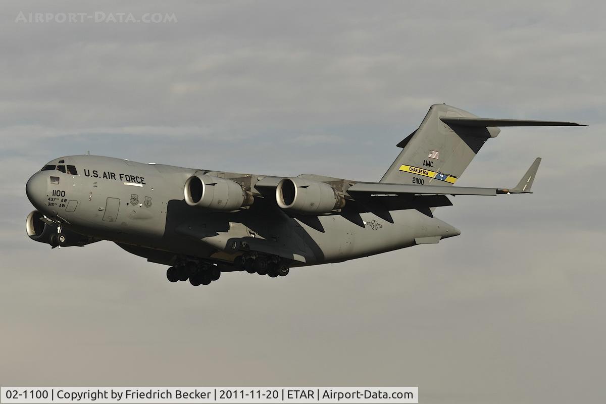 02-1100, 2002 Boeing C-17A Globemaster III C/N P-100, approach RW26