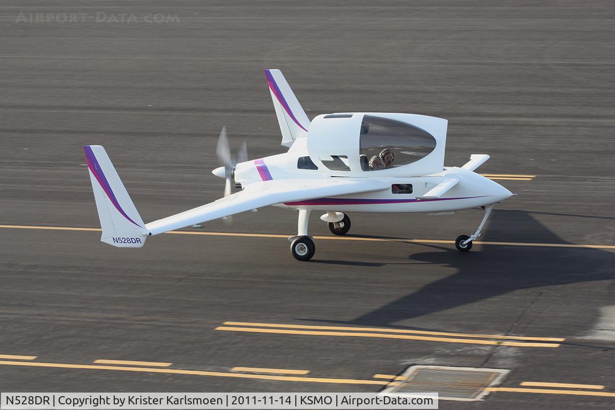 N528DR, Co-Z Cozy Mark IV C/N 766, Cozy on taxii.