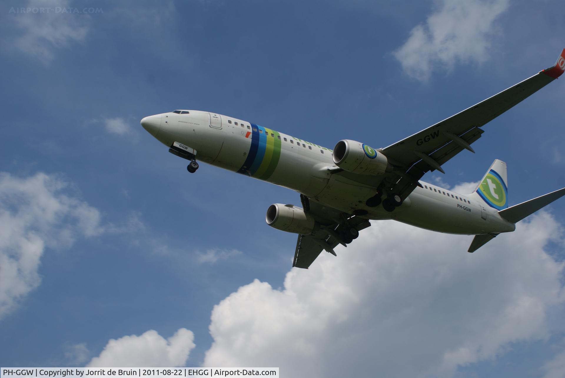 PH-GGW, 2010 Boeing 737-8EH C/N 35831, On the final approach to land runway 23 at Eelde.