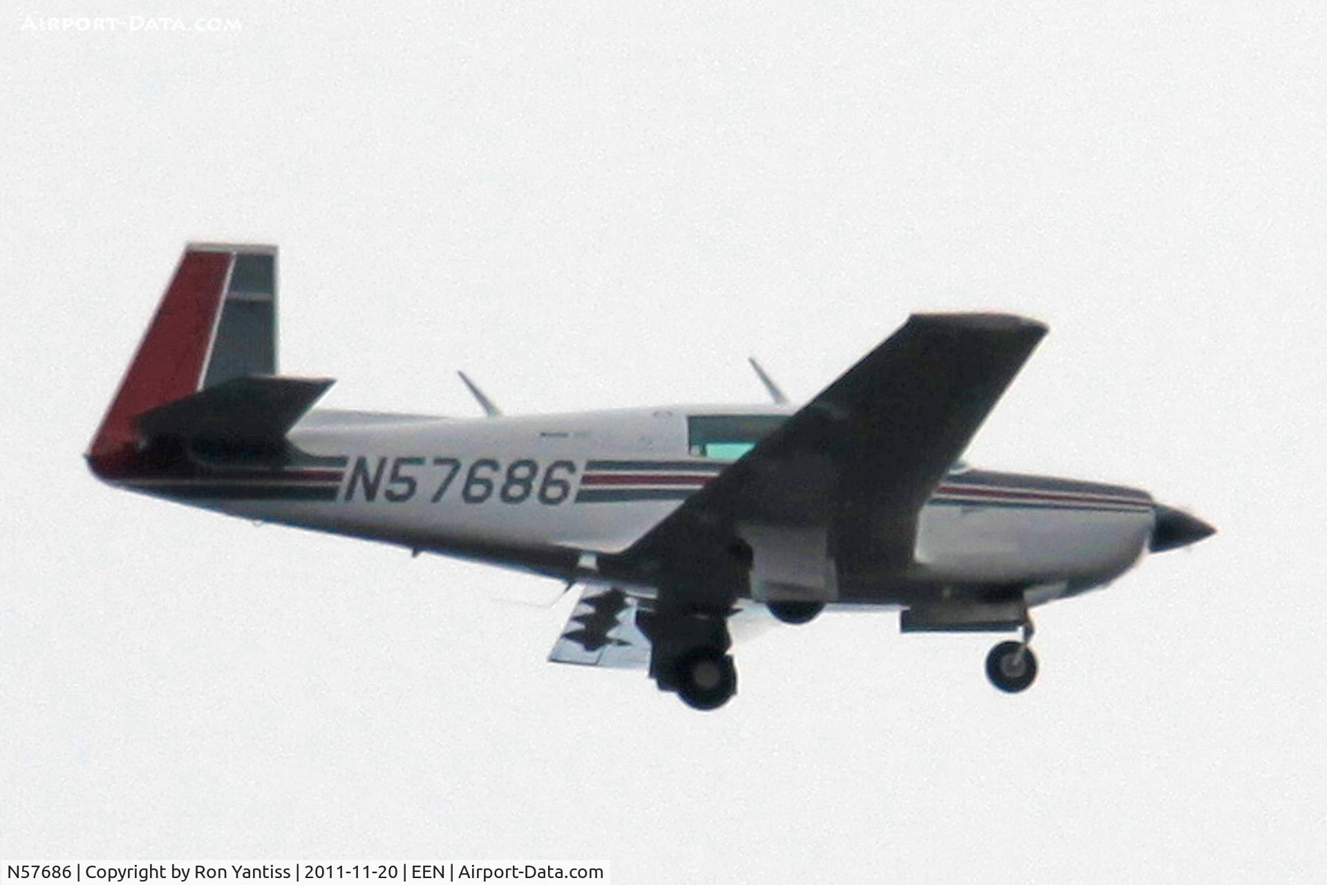 N57686, 1984 Mooney M20K C/N 25-0839, Right upwind runway 20, Dillant-Hopkins Airport, Keene, NH