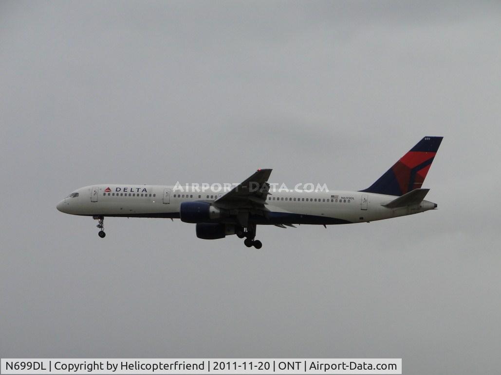 N699DL, 1999 Boeing 757-232 C/N 29970, Powering up slightly to reach the runway