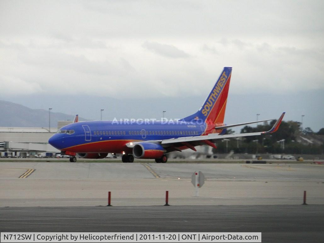 N712SW, 1998 Boeing 737-7H4 C/N 27846, Using reversed thrusters to slow down before turning right