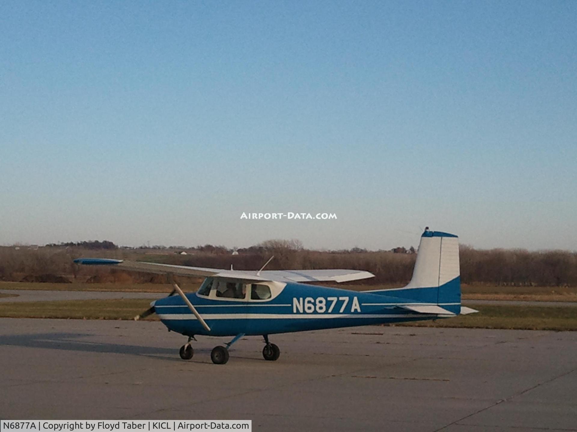 N6877A, 1956 Cessna 172 C/N 28977, Taxing to take off at KICL