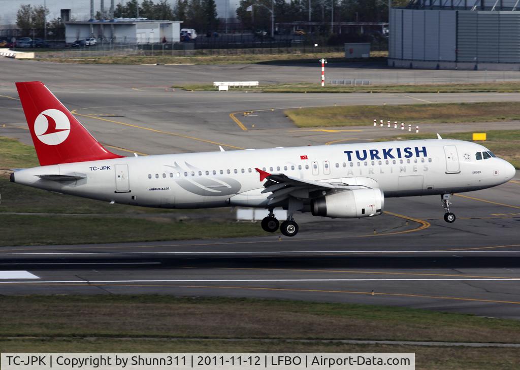TC-JPK, 2007 Airbus A320-232 C/N 3257, Landing rwy 14R