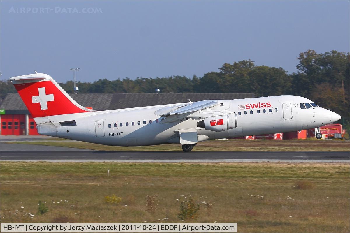 HB-IYT, 2000 British Aerospace Avro 146-RJ100 C/N E3380, AVRO 146-RJ100