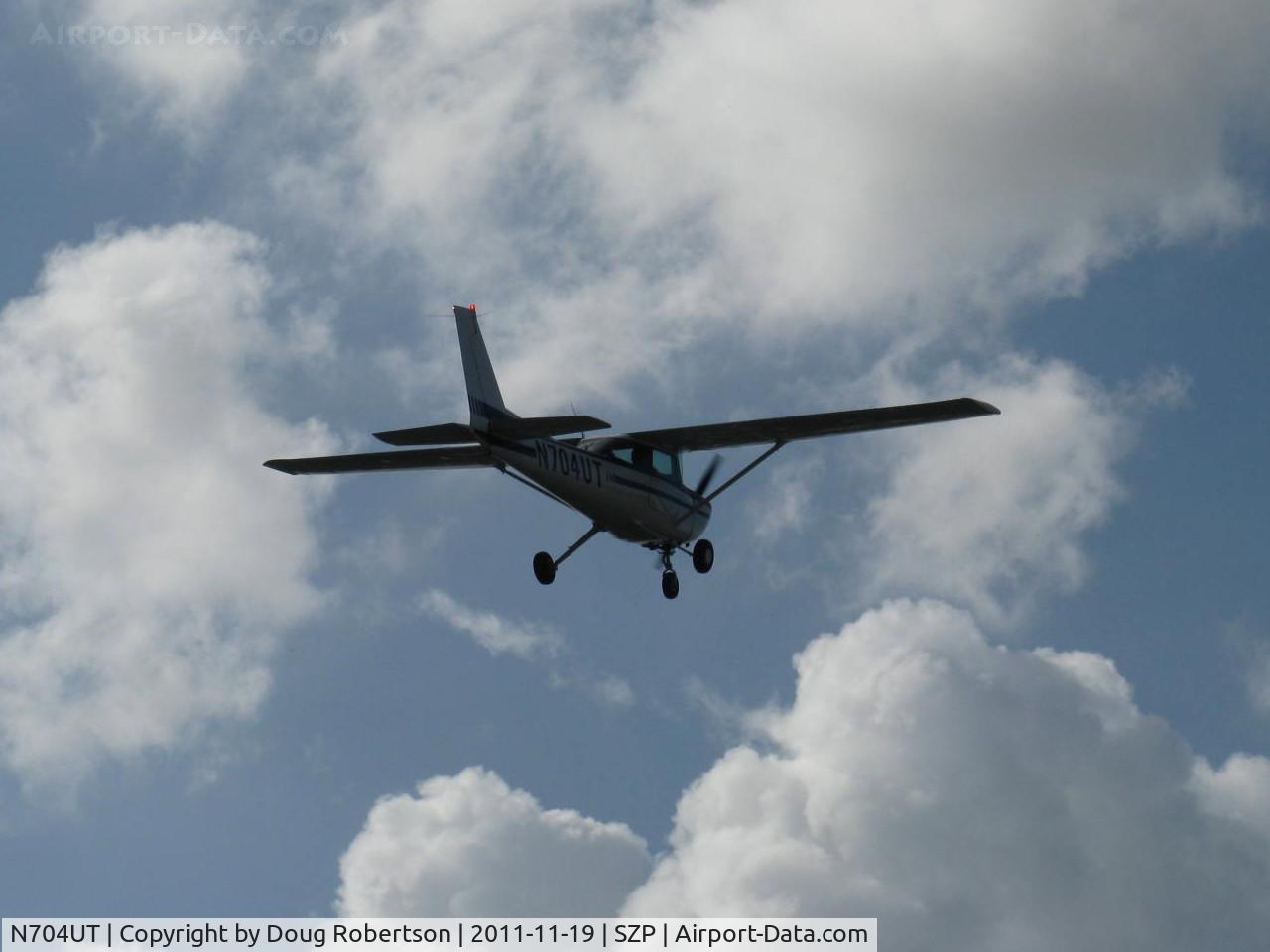 N704UT, 1976 Cessna 150M C/N 15078891, 1976 Cessna 150M, Continental O-200 100 Hp, takeoff climb Rwy 22