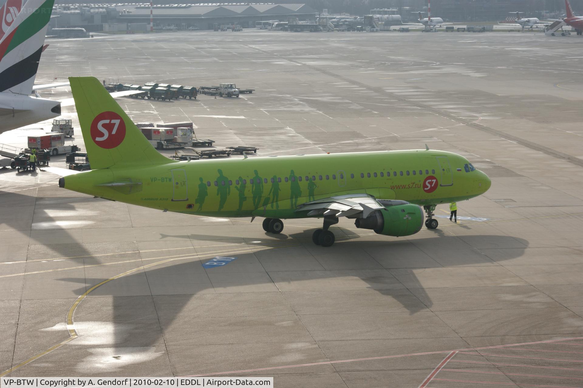 VP-BTW, 1999 Airbus A319-114 C/N 1090, S7 (Sibir) Airbus A319 is taxiing for departure at Düsseldorf Int´l (EDDL)