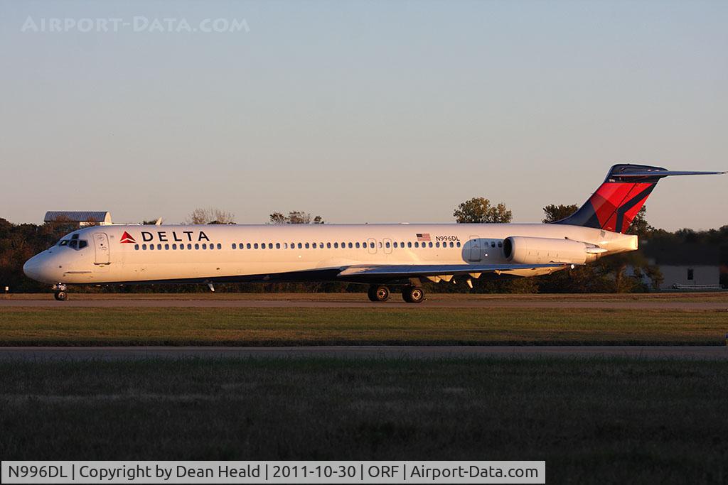 N996DL, 1991 McDonnell Douglas MD-88 C/N 53363, Delta Air Lines N996DL (FLT DAL2148) starting takeoff roll on RWY 5 en route to Hartsfield-Jackson Atlanta Int'l (KATL).