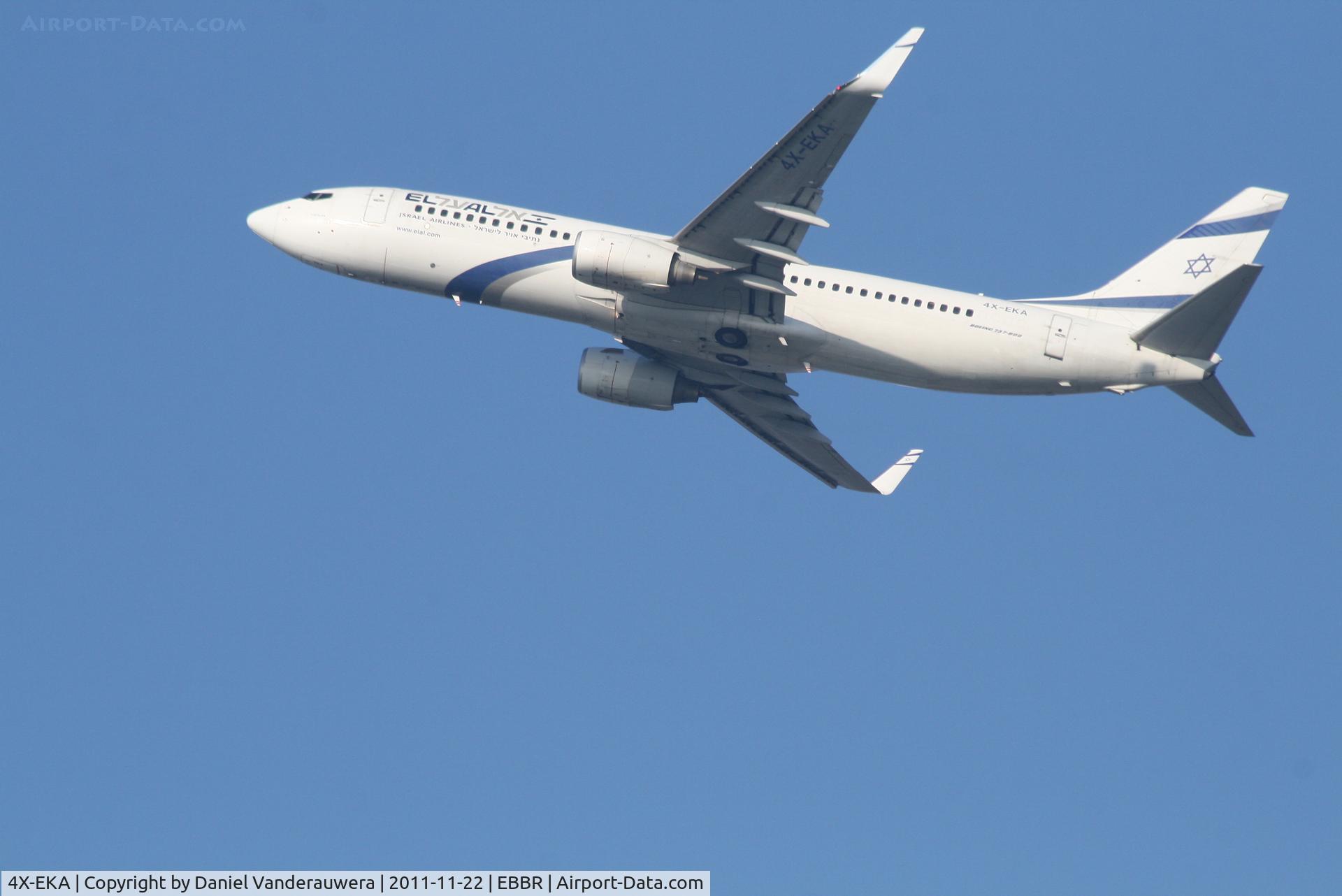 4X-EKA, 1999 Boeing 737-858 C/N 29957, Climbing from RWY 25R