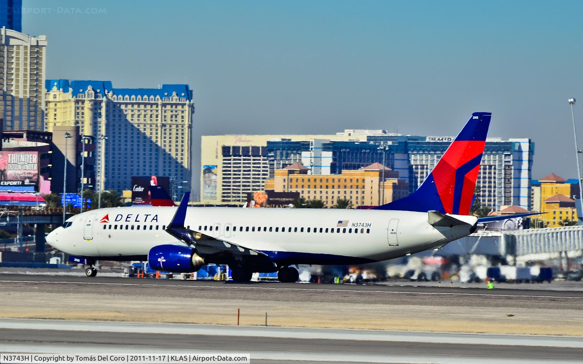 N3743H, 2001 Boeing 737-832 C/N 30836, Delta Air Lines Boeing 737-832 N3743H / 3743 (cn 30836/770)

Las Vegas - McCarran International (LAS / KLAS)
USA - Nevada, November 17, 2011
Photo: TDelCoro