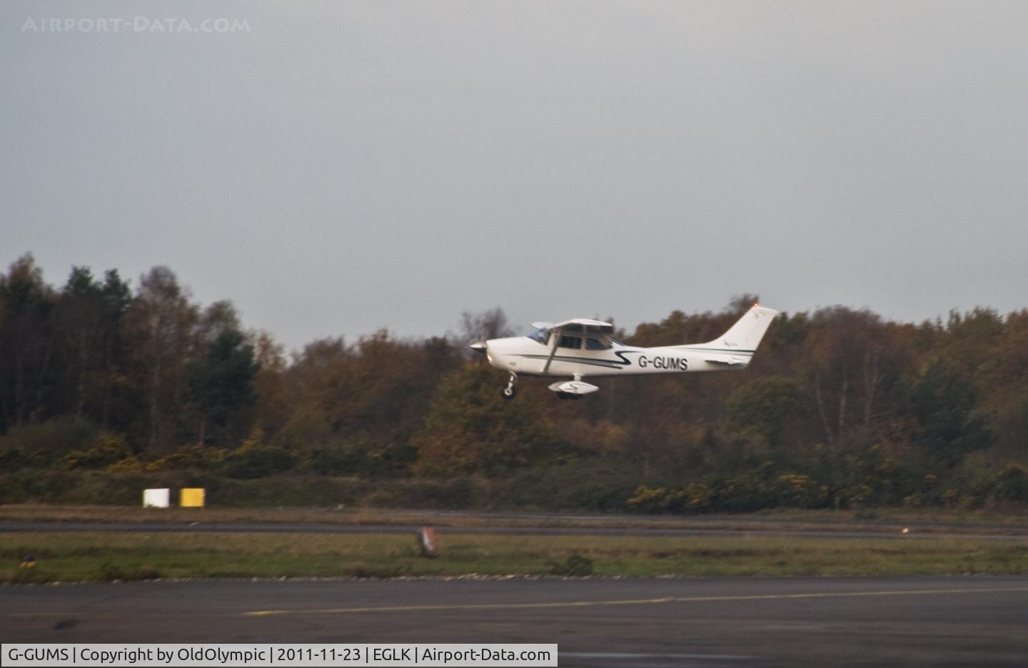 G-GUMS, 1973 Cessna 182P Skylane C/N 182-61643, Very short finals