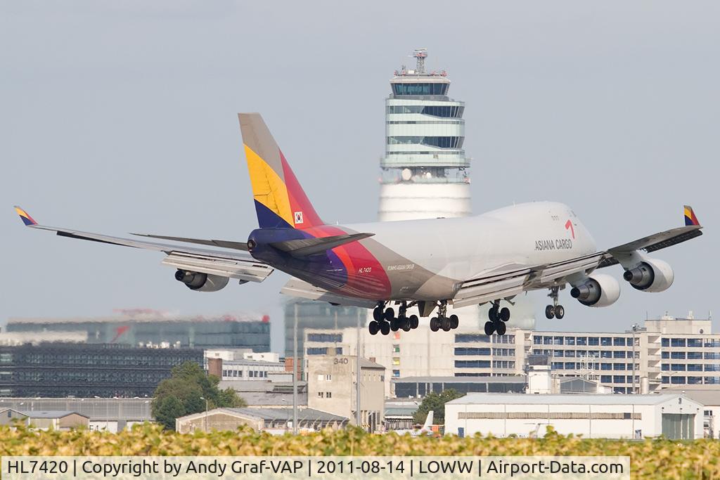HL7420, 1995 Boeing 747-48EF (SCD) C/N 25783, Asiana Cargo 747-400