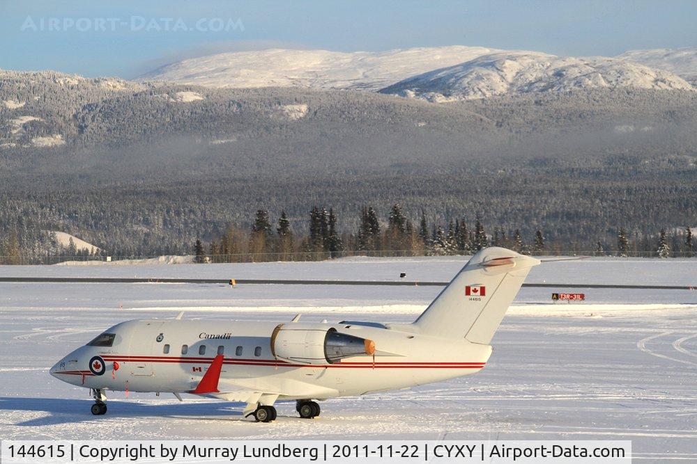 144615, 1986 Canadair CC-144B Challenger (601/CL-600-2A12) C/N 3037, On the ramp at Whitehorse, Yukon overnight.