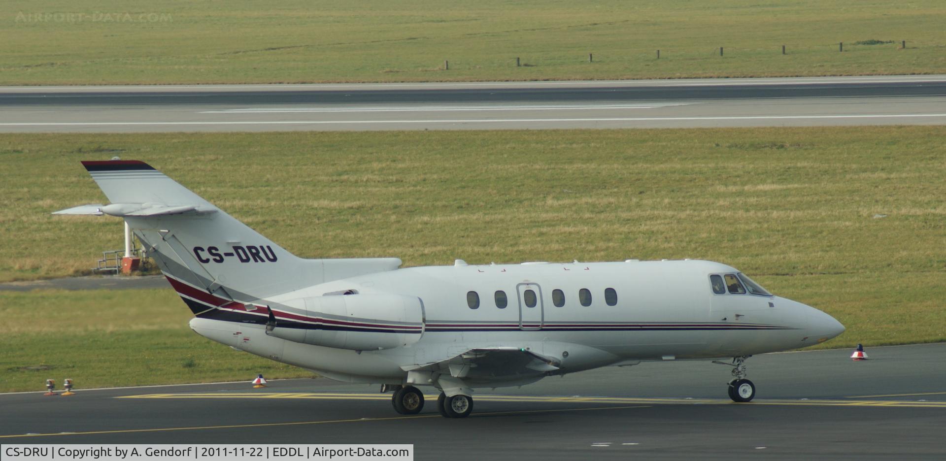 CS-DRU, 2006 Raytheon Hawker 800XP C/N 258821, Net Jets, is taxiing for departure at Düsseldorf Int´l (EDDL)