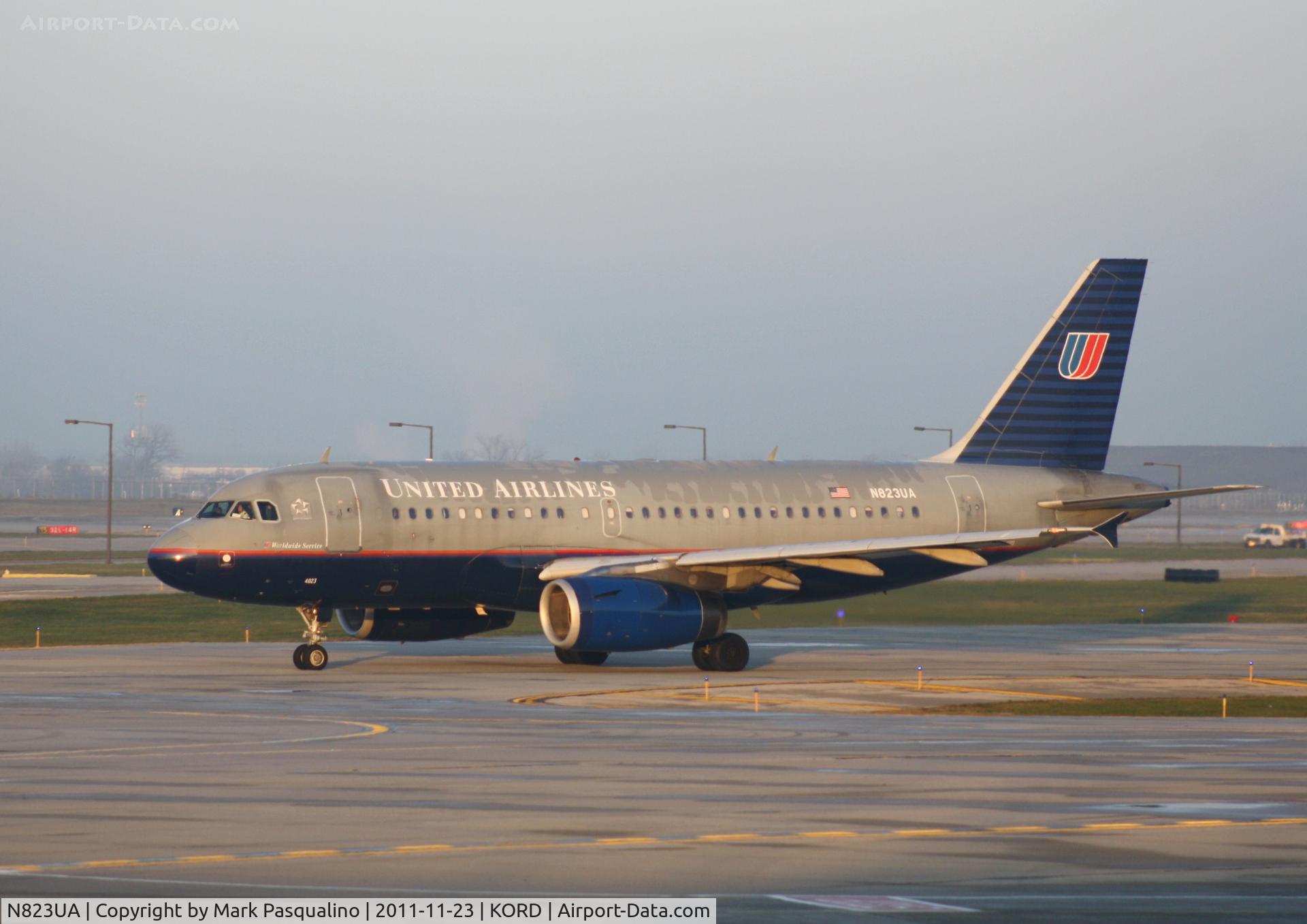 N823UA, 1998 Airbus A319-131 C/N 952, Airbus A319