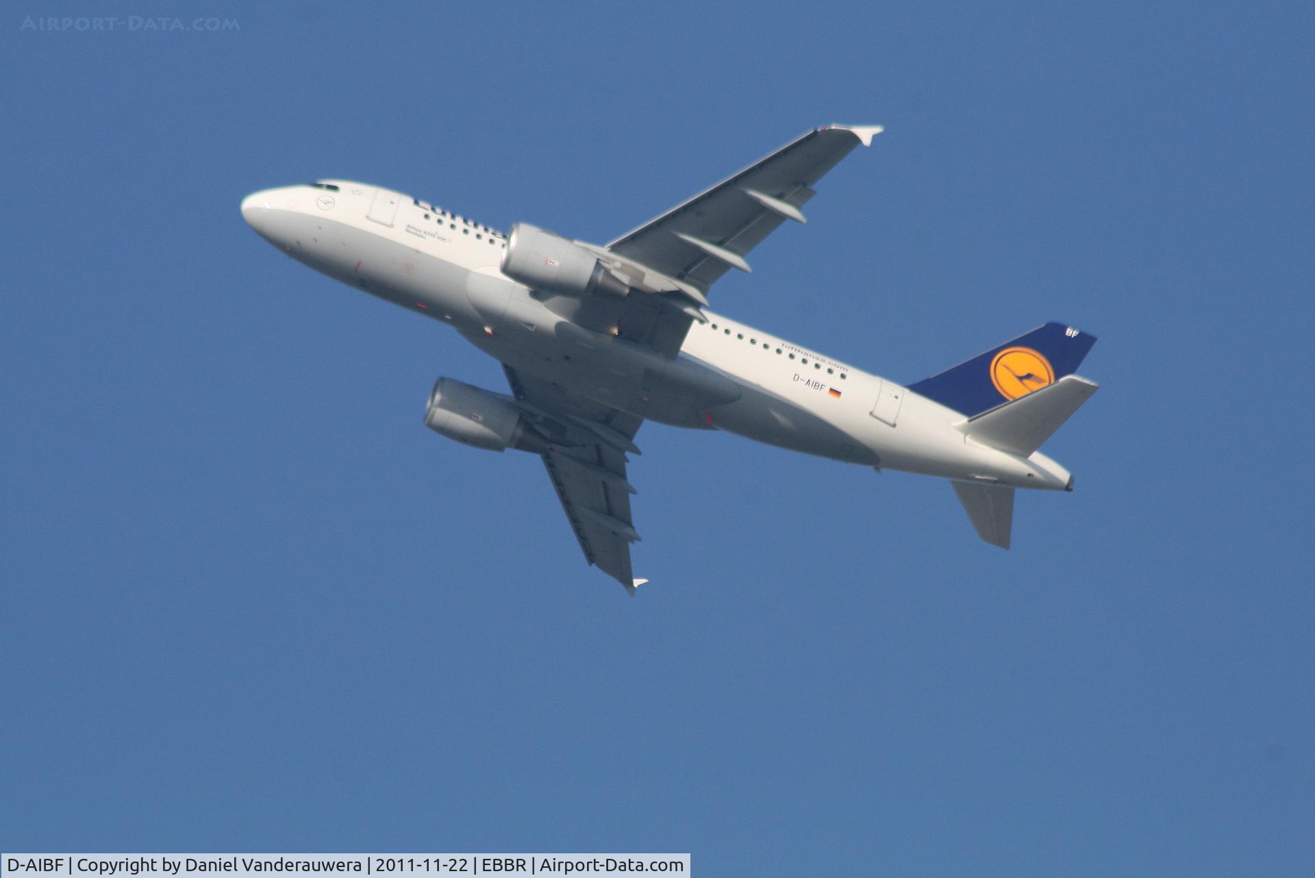 D-AIBF, 2011 Airbus A319-112 C/N 4796, Flight LH1011 is climbing from RWY 25R
