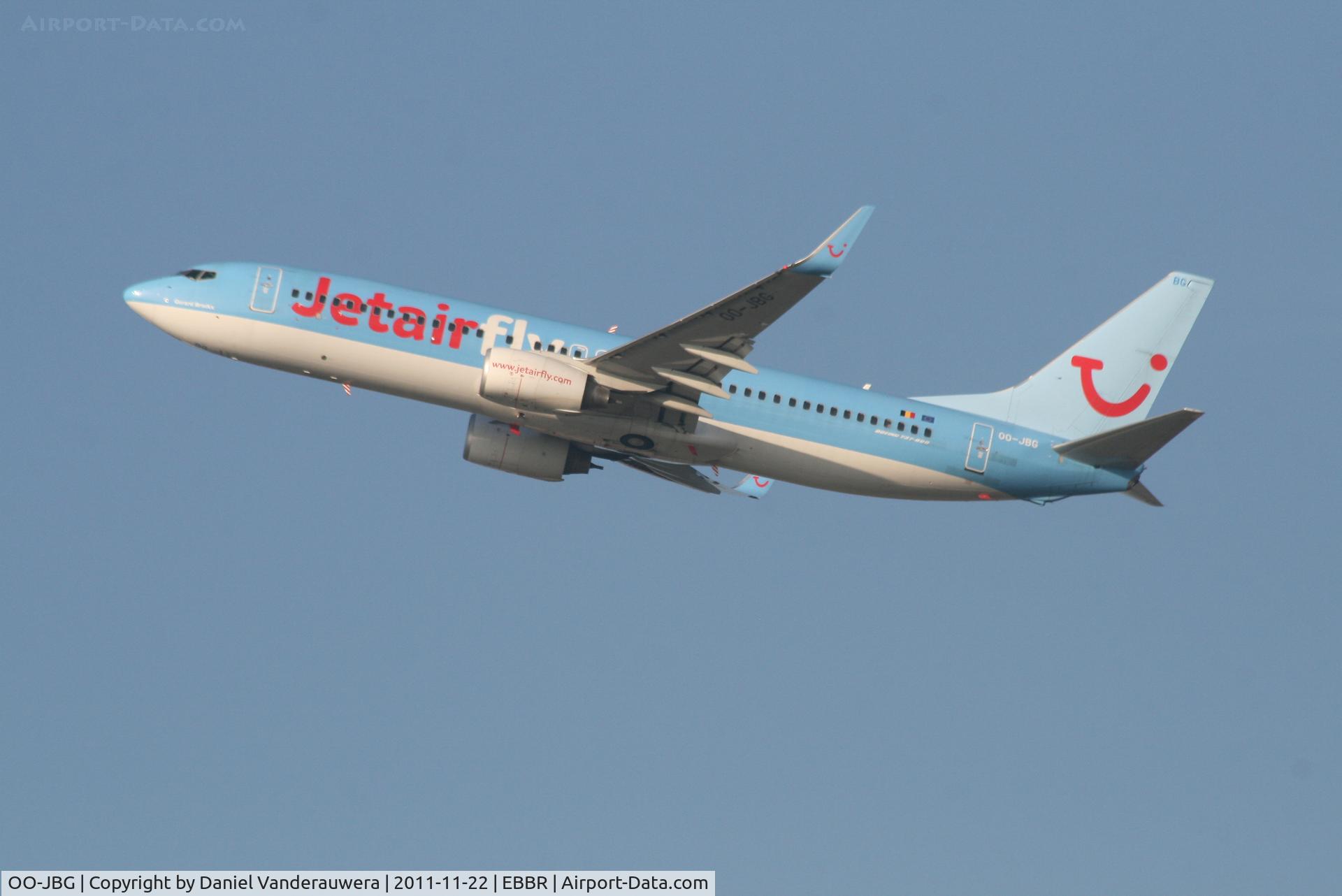 OO-JBG, 2008 Boeing 737-8K5 C/N 35142, Flight JAF2527 is climbing from RWY 25R