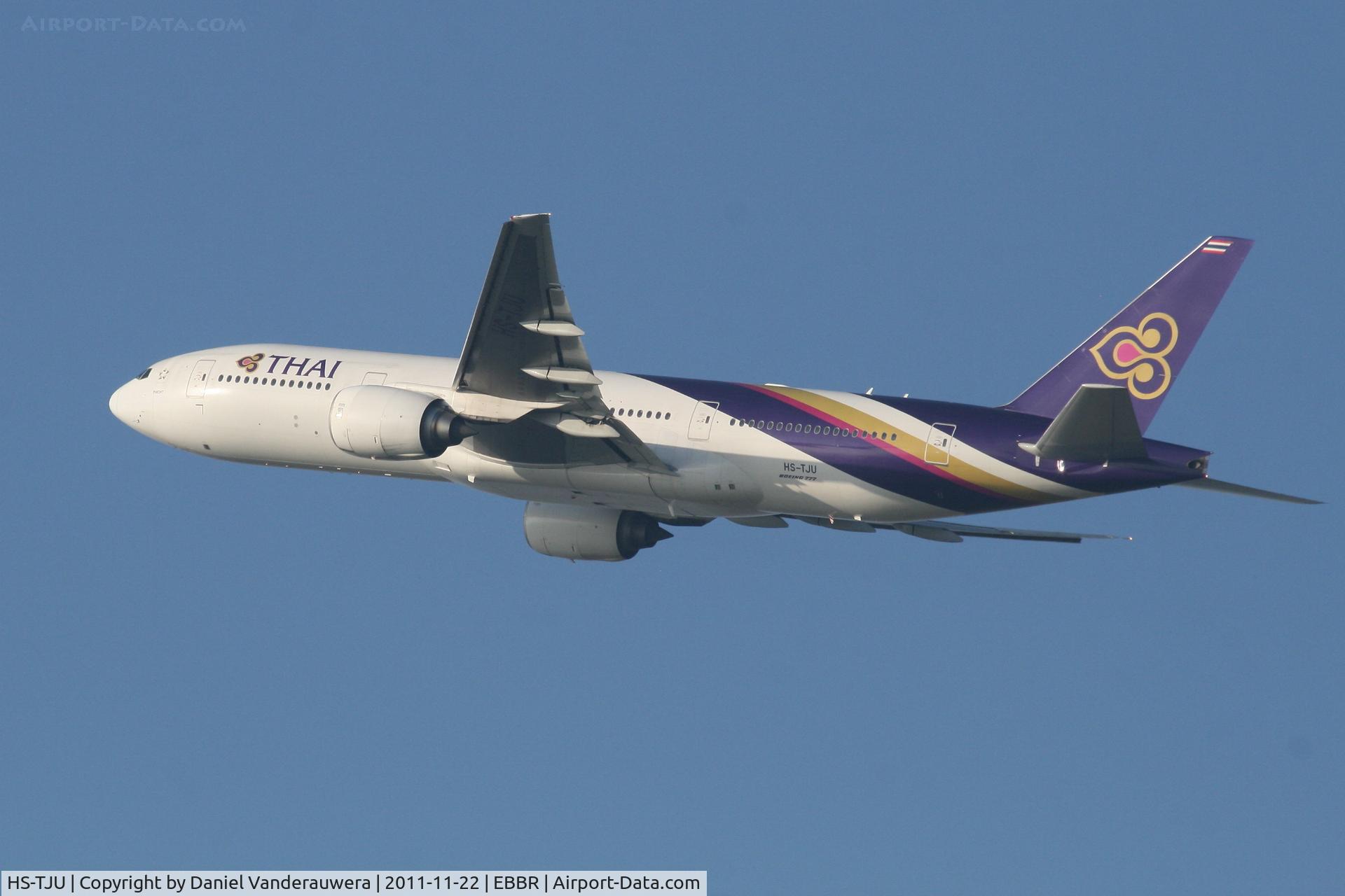 HS-TJU, 2006 Boeing 777-2D7/ER C/N 34589, Flight TG935 is climbing from RWY 25R