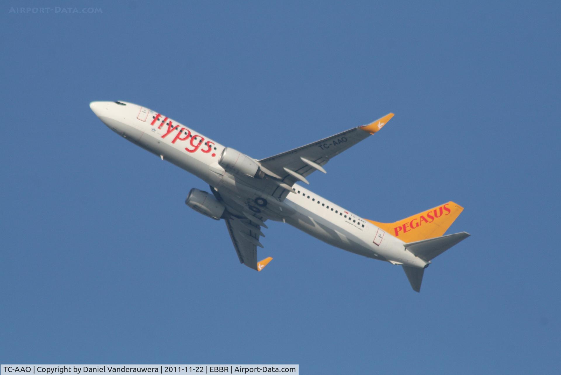 TC-AAO, 2000 Boeing 737-86N C/N 28619, Flight PC802 is climbing from RWY 25R
