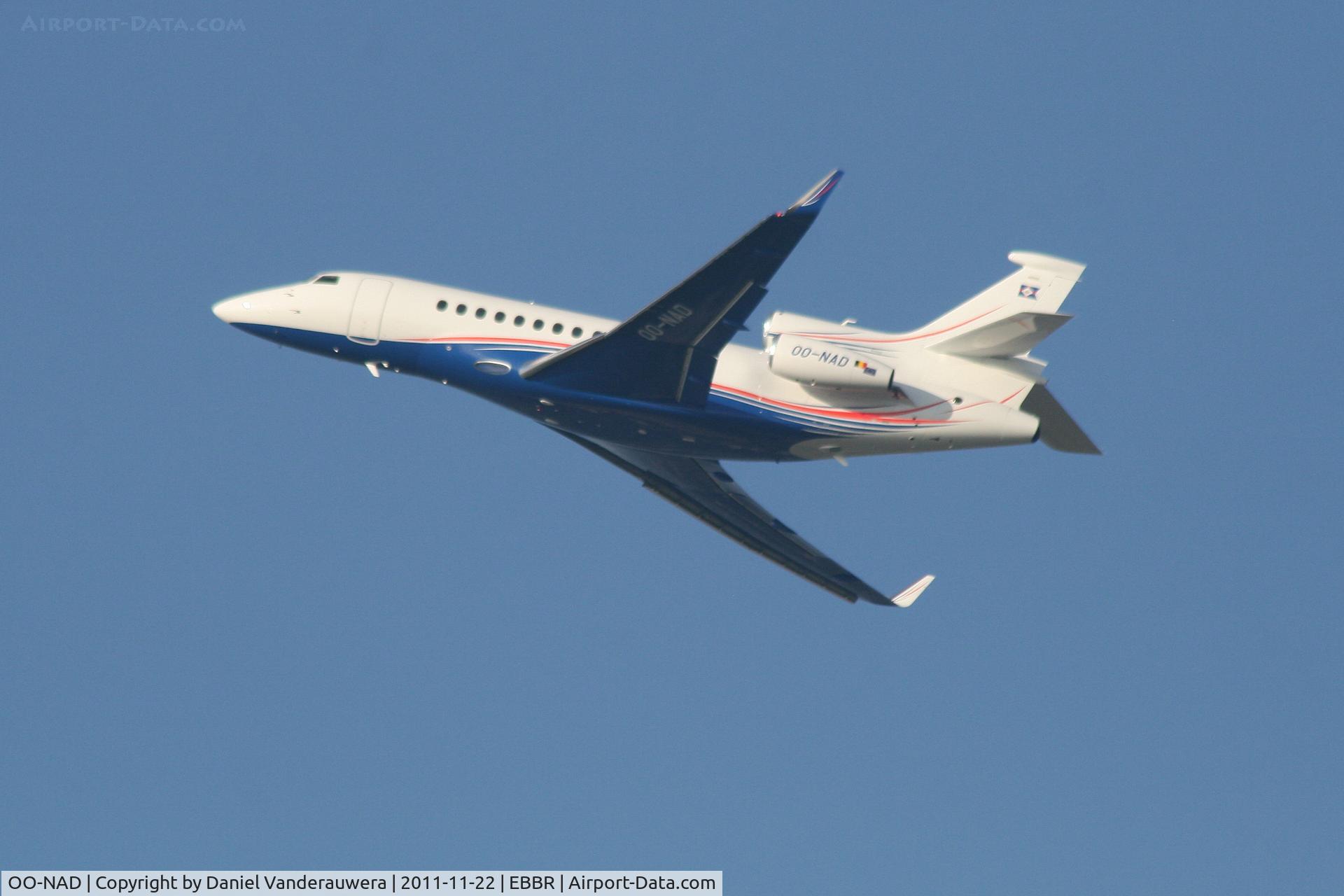 OO-NAD, 2008 Dassault Falcon 7X C/N 41, Climbing from RWY 25R