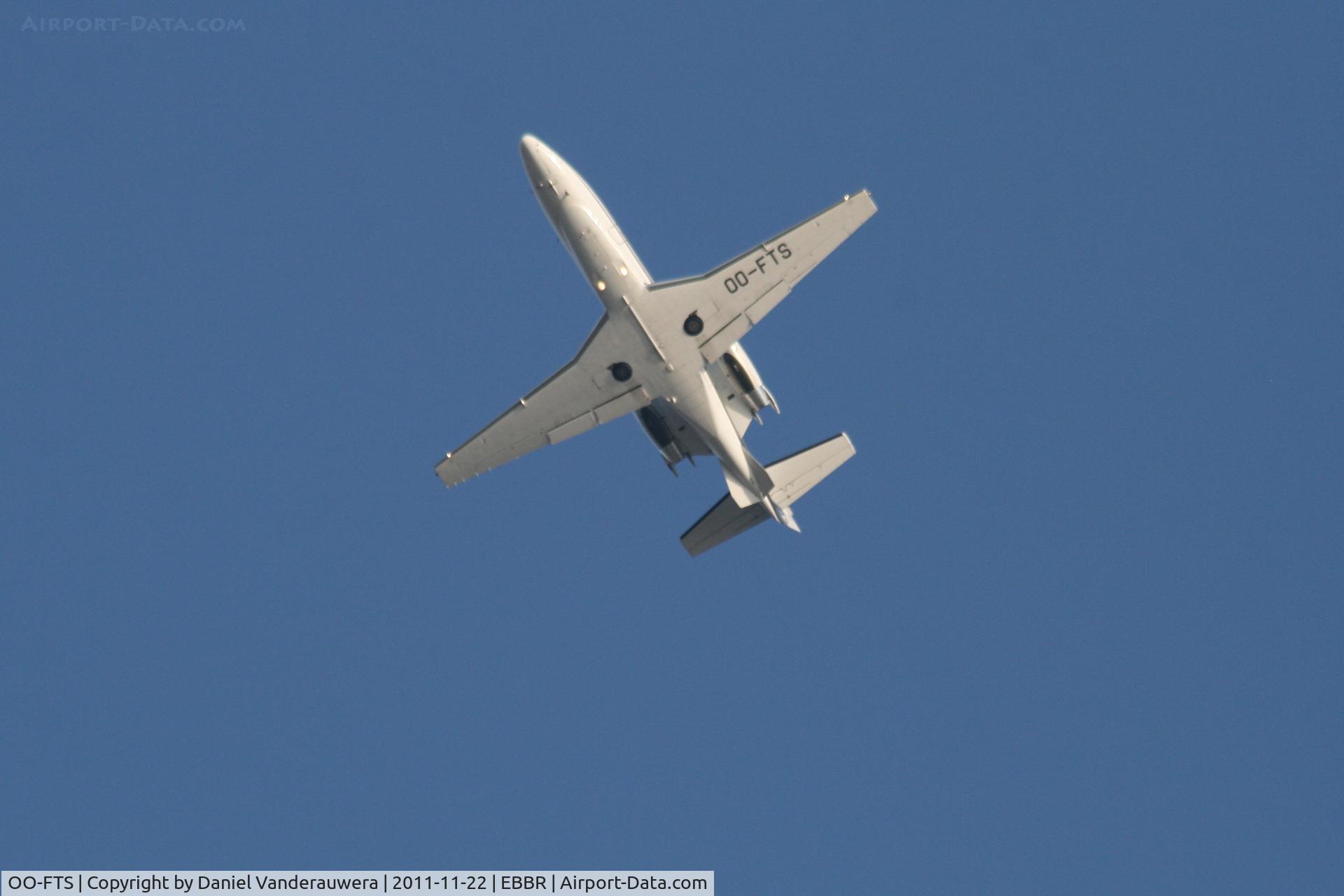 OO-FTS, 2003 Cessna 560XL  Citation Excel C/N 560-5318, Climbing from RWY 25R