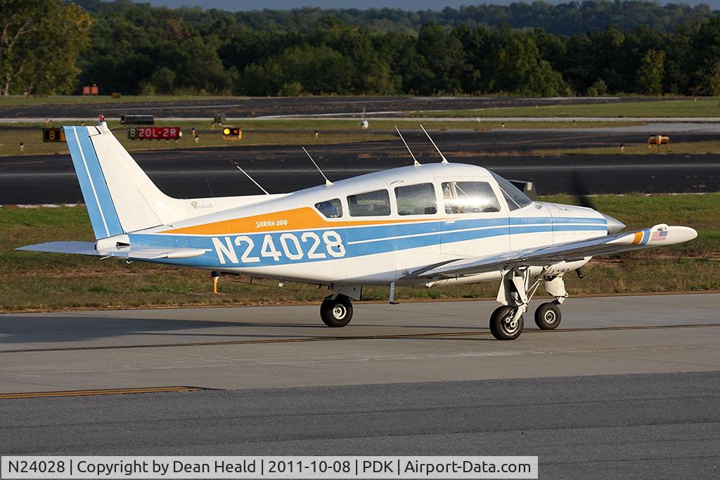 N24028, 1977 Beech C24R C/N MC-486, 1977 Beechcraft C24R Sierra 200 N24028 taxiing to RWY 2R for departure.