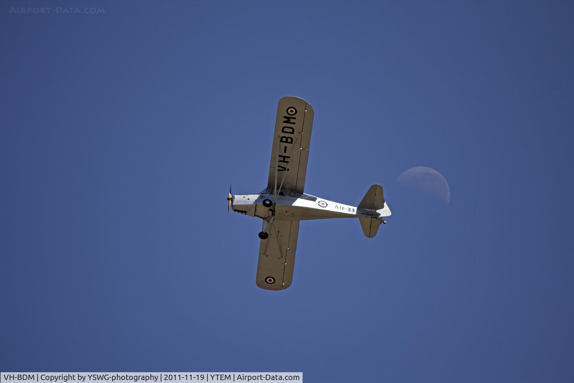 VH-BDM, 1942 Taylorcraft E Auster 3 C/N 639, Auster IIIF flying at the Warbirds Downunder Airshow at Temora.