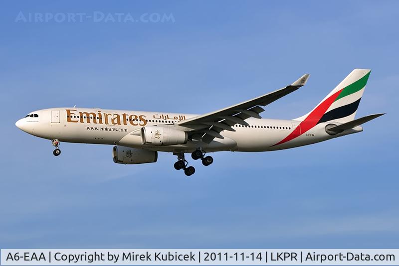 A6-EAA, 2000 Airbus A330-243 C/N 348, RWY24