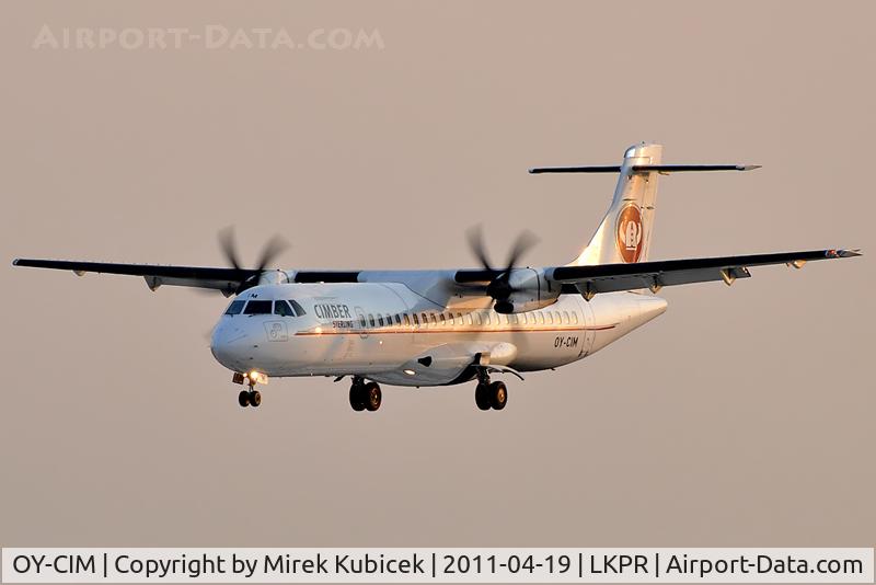 OY-CIM, 1995 ATR 72-212A C/N 468, RWY06