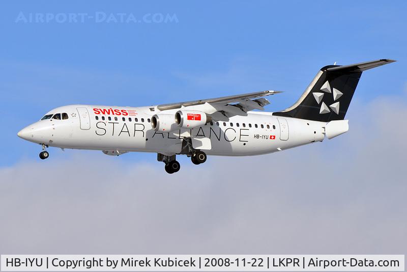 HB-IYU, 2000 British Aerospace Avro 146-RJ100 C/N E3379, RWY24