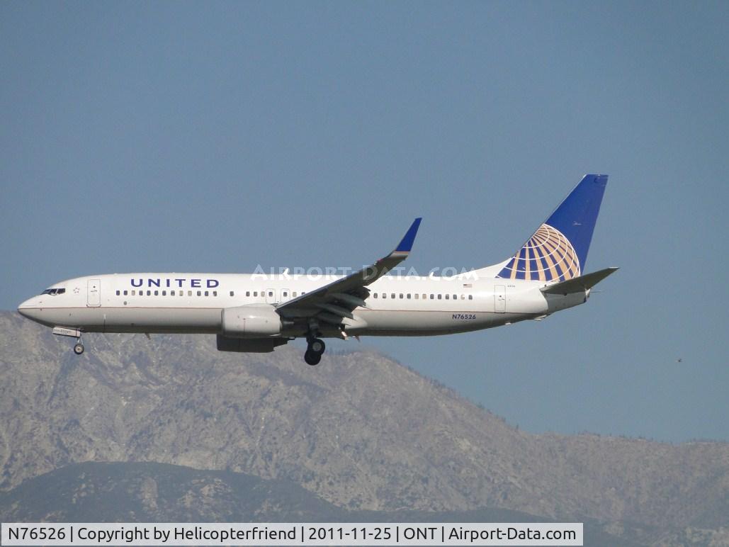 N76526, 2010 Boeing 737-824 C/N 38700, On final to runway 26R