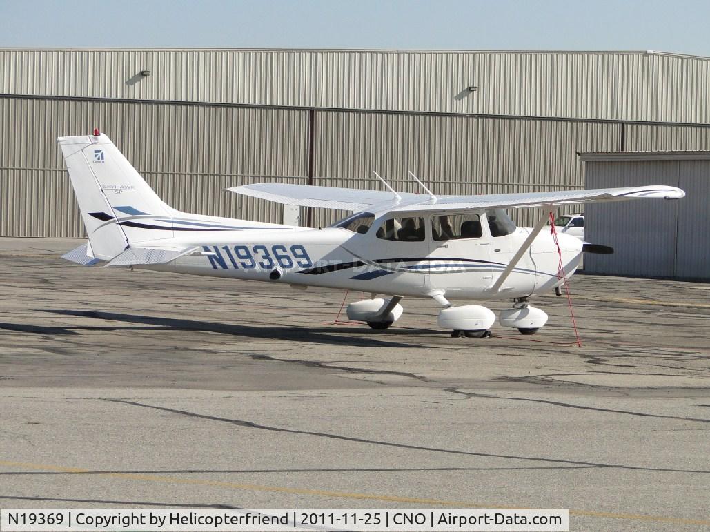 N19369, 2006 Cessna 172S C/N 172S-10130, Parked near the paint shop
