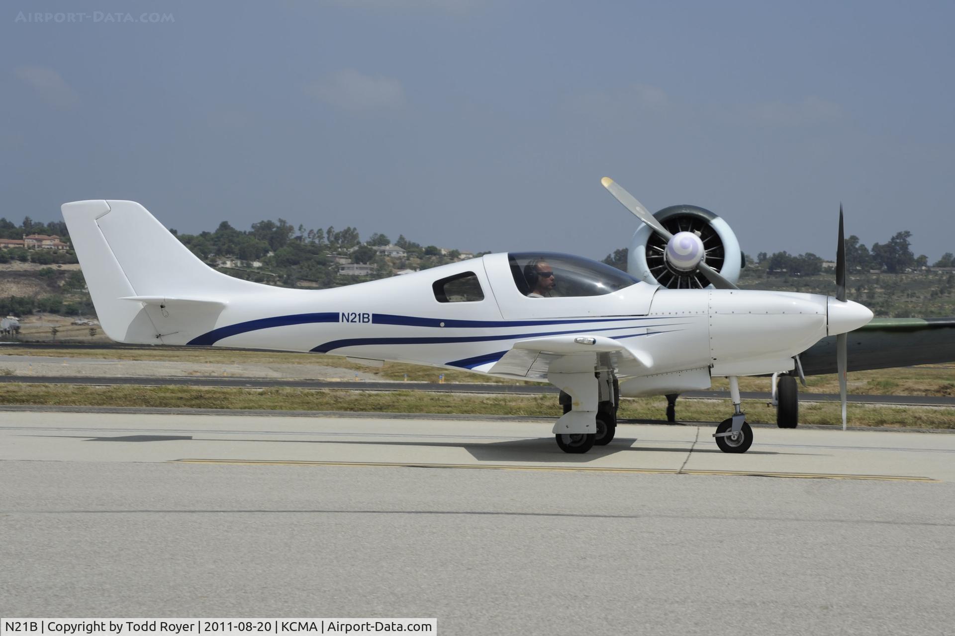 N21B, 2000 Lancair 320 C/N 638, Taxiing at Camarillo