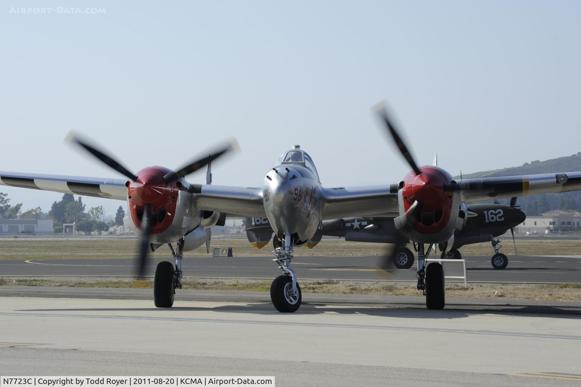 N7723C, 1944 Lockheed P-38L-5 Lightning C/N 7985, Camarillo Airshow 2011