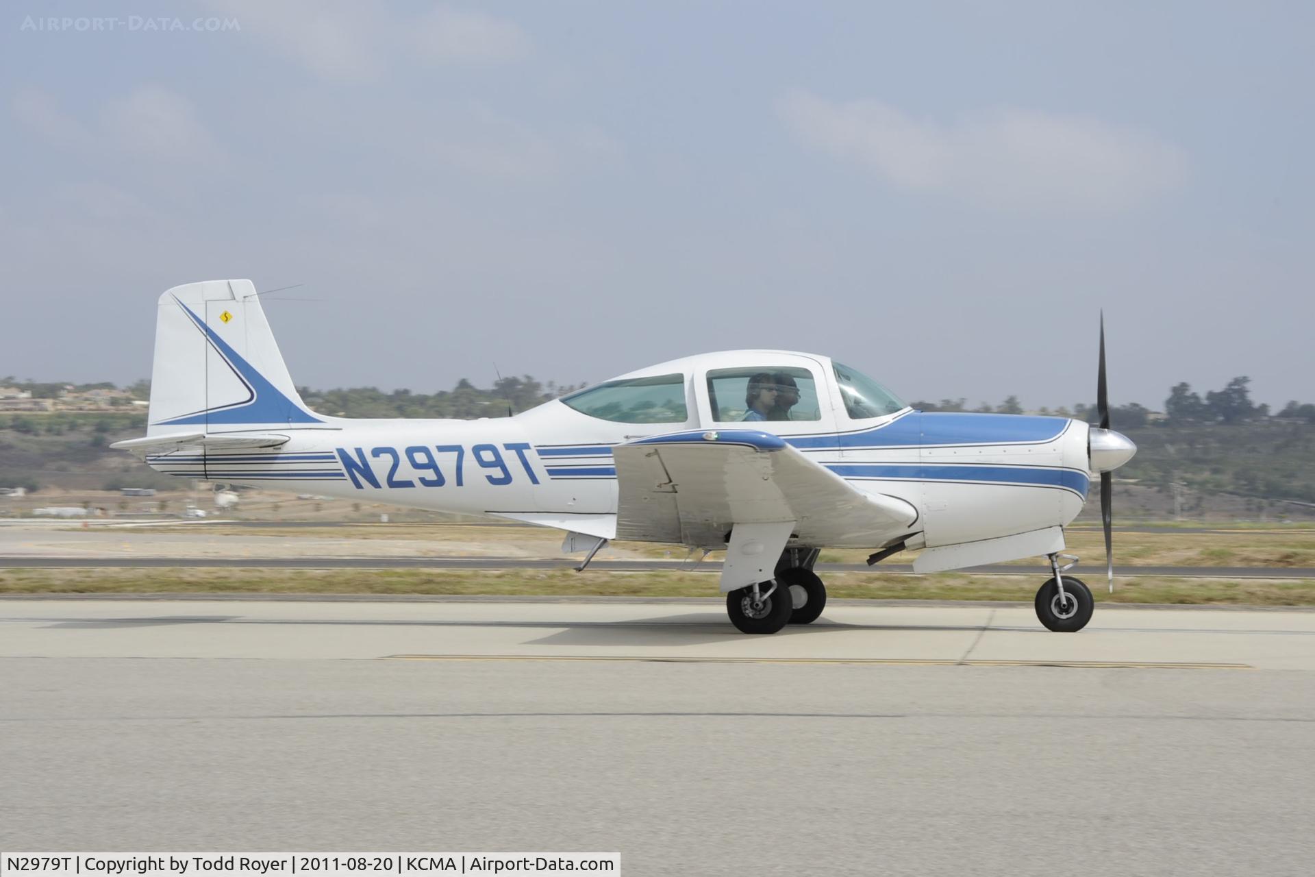 N2979T, 1966 Aero Commander 200D C/N 345, Taxiing at Camarillo