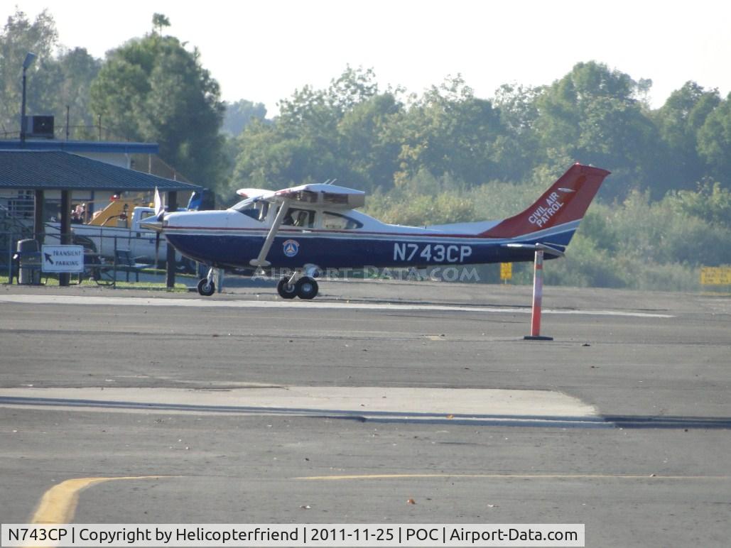 N743CP, 2006 Cessna 182T Skylane C/N 18281800, Taxiing into transient parking area