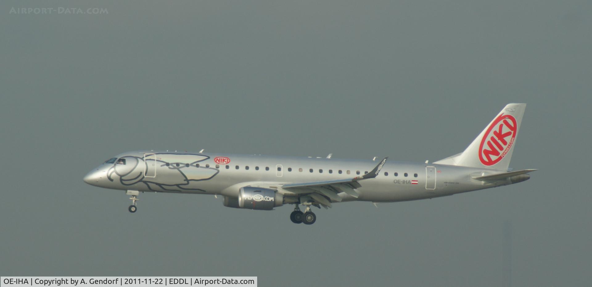 OE-IHA, 2009 Embraer 190LR (ERJ-190-100LR) C/N 19000285, Niki, ERJ-190, on short finals for Düsseldorf Int´l (EDDL)
