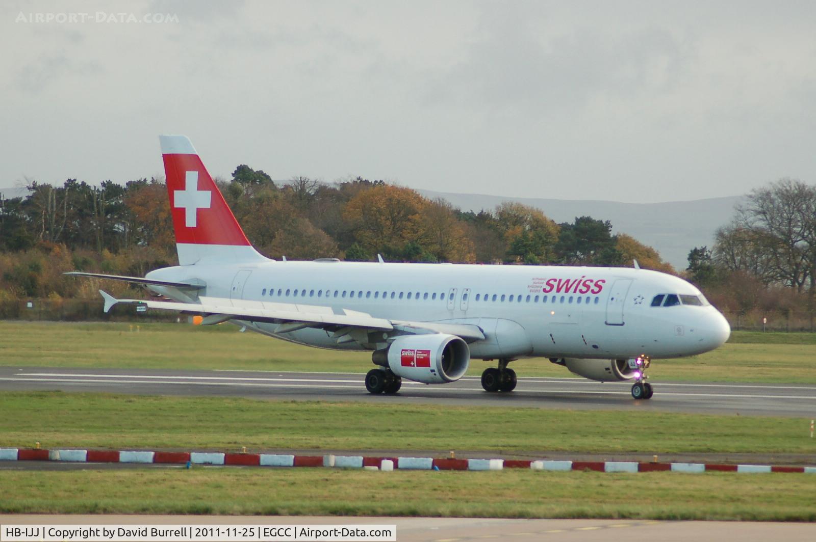 HB-IJJ, 1996 Airbus A320-214 C/N 585, Swiss Airlines Airbus A320-214 taxiing Manchester Airport.