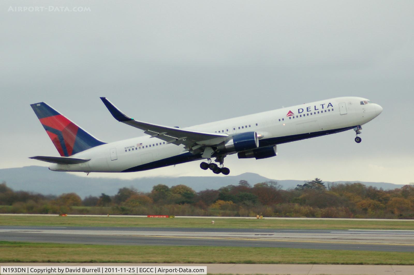 N193DN, 1997 Boeing 767-332 C/N 28450, Delta Air Lines N193DN taking off Manchester Airport.